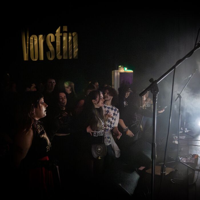 Clitteband op het podium van onze kleine zaal