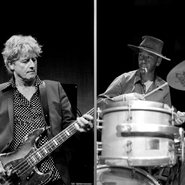 Livefoto van bandleden van The Band Played On, een tribute band van The Band