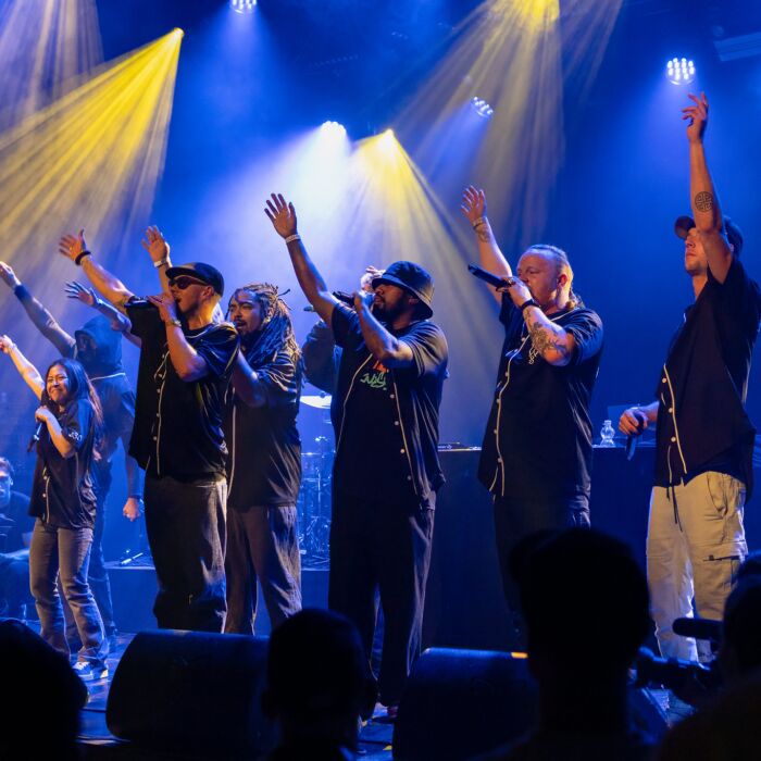 Livefoto van optreden Gooise rapgroep Gooise Woordenaars