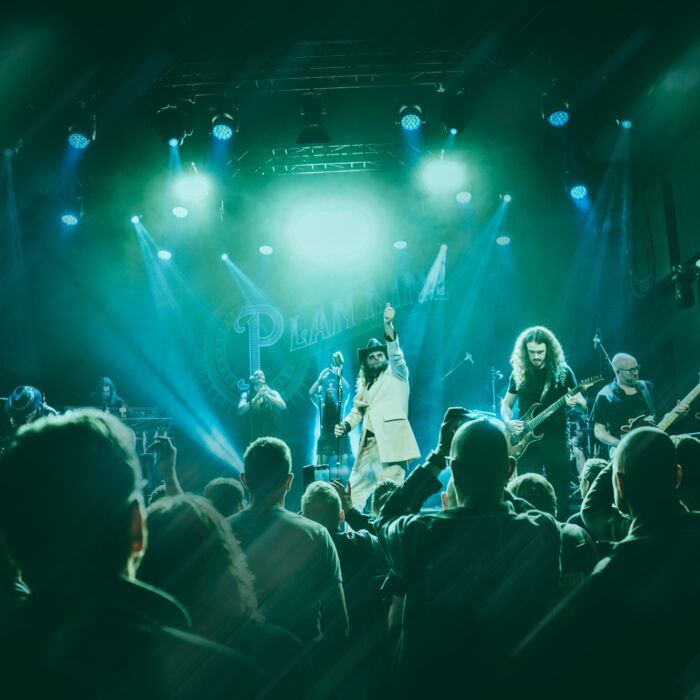 Rockband Plan Nince geeft energieke show voor volle zaal