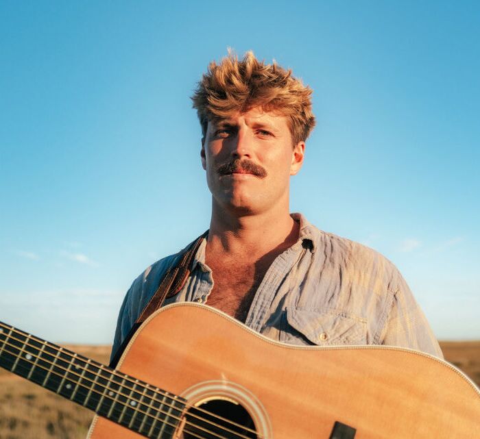 Afbeelding van Ziggy Alberts met gitaar