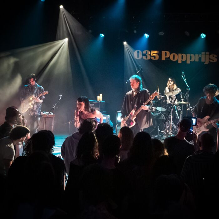035 Popprijswinnaar De Mis tijdens hun optreden in de finale van de popprijs in de kleine zaal van De Vorstin